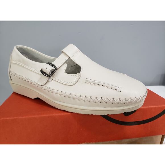 NEW - Propet Womens Cafe Walker Slip On Flat Shoes Beige Size 7 EXTRA WIDE - Picture 2 of 7